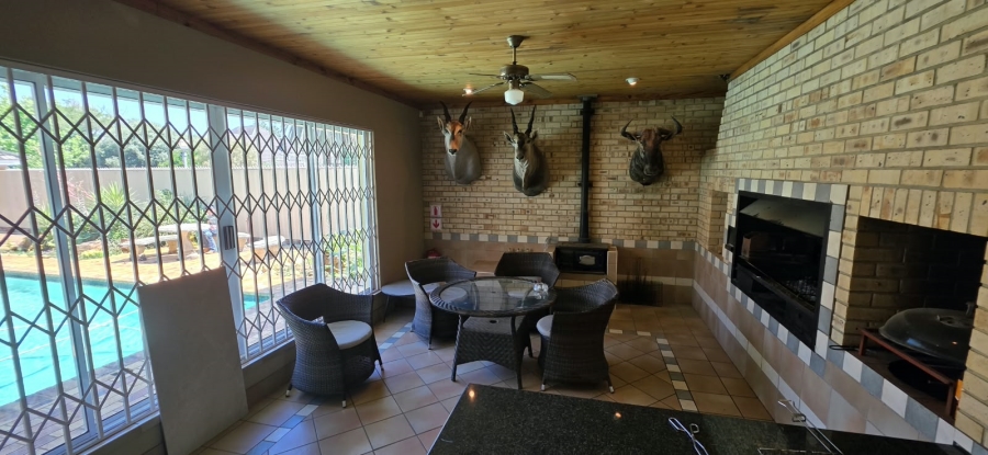 To Let 4 Bedroom Property for Rent in Grimbeeck Park North West